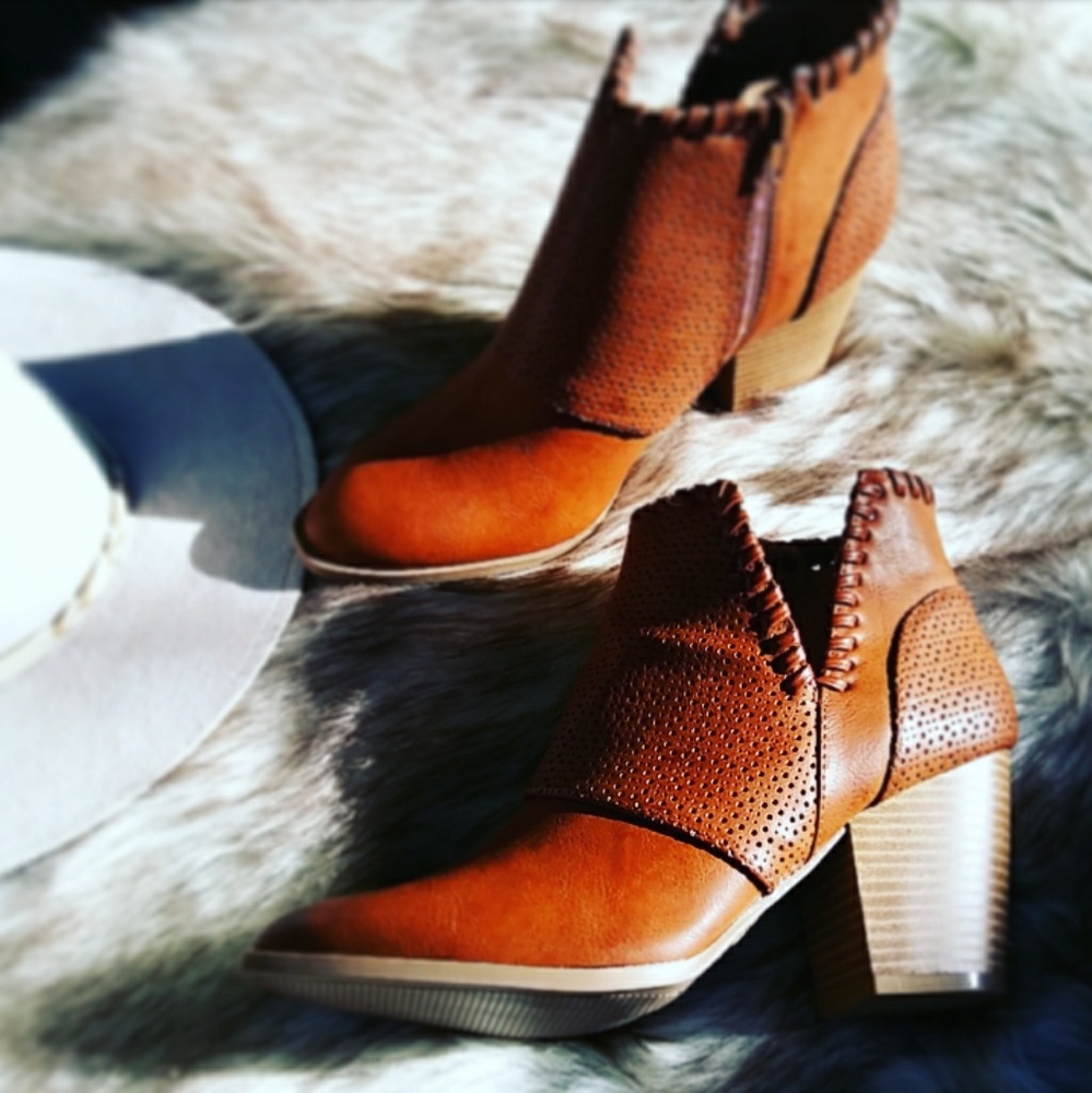 LAST PAIR!!//The Tricia// Chestnut cutout booties